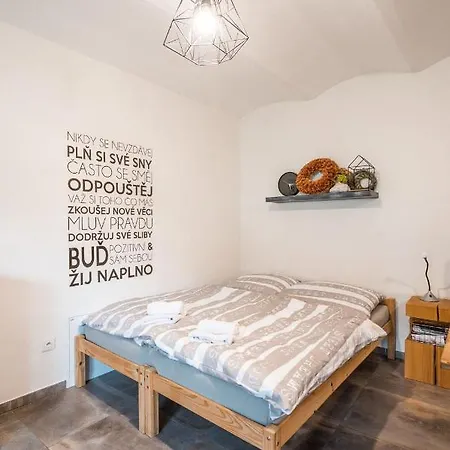 Ve Dvore Apartment Ratiskovice