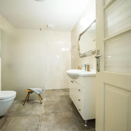 Apartment Ve Dvore Ratiskovice