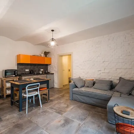 Apartment Ve Dvore